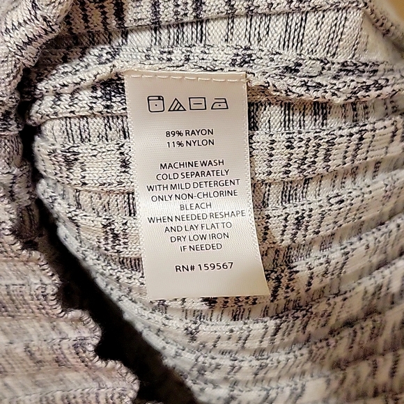 Willow and Wind Sweater grey colored dress. - Picture 4 of 4